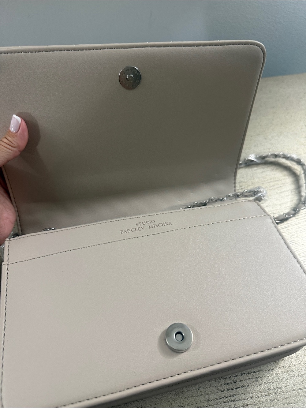 Badgley Mischka Cream Quilted Shoulder Bag with Silver Logo - Picture 5 of 8